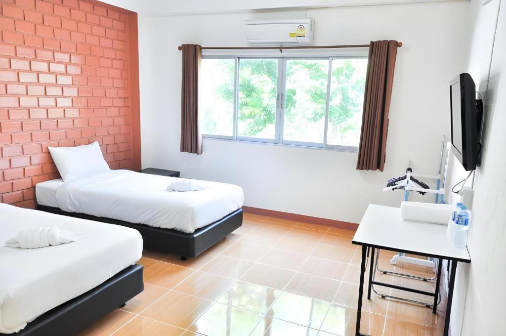 Bussarakam Place Hotel Chanthaburi Exterior foto