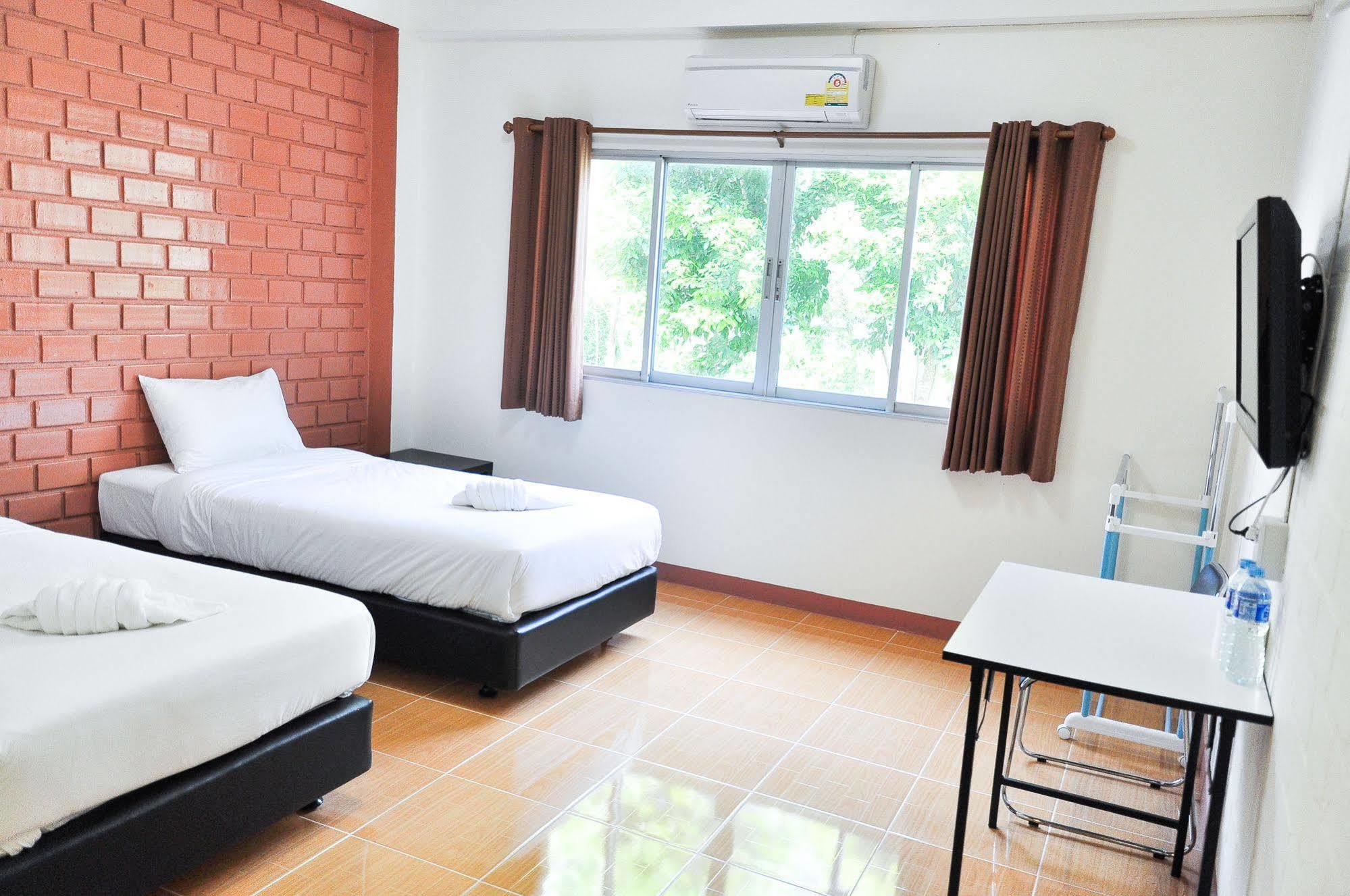 Bussarakam Place Hotel Chanthaburi Exterior foto